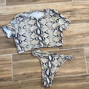 Lioness swim set